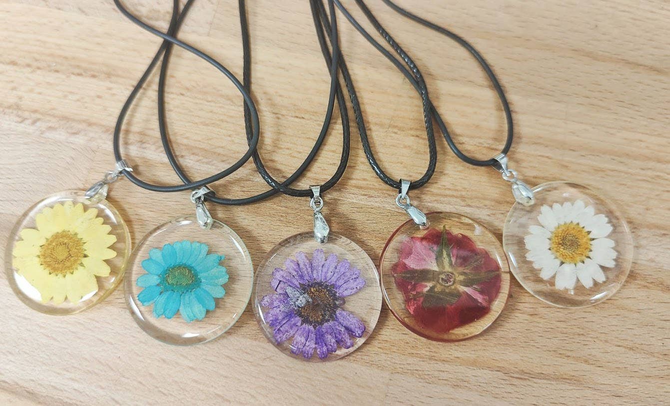 Pressed Natural Daisy Resin Pendant Leatherette Necklace