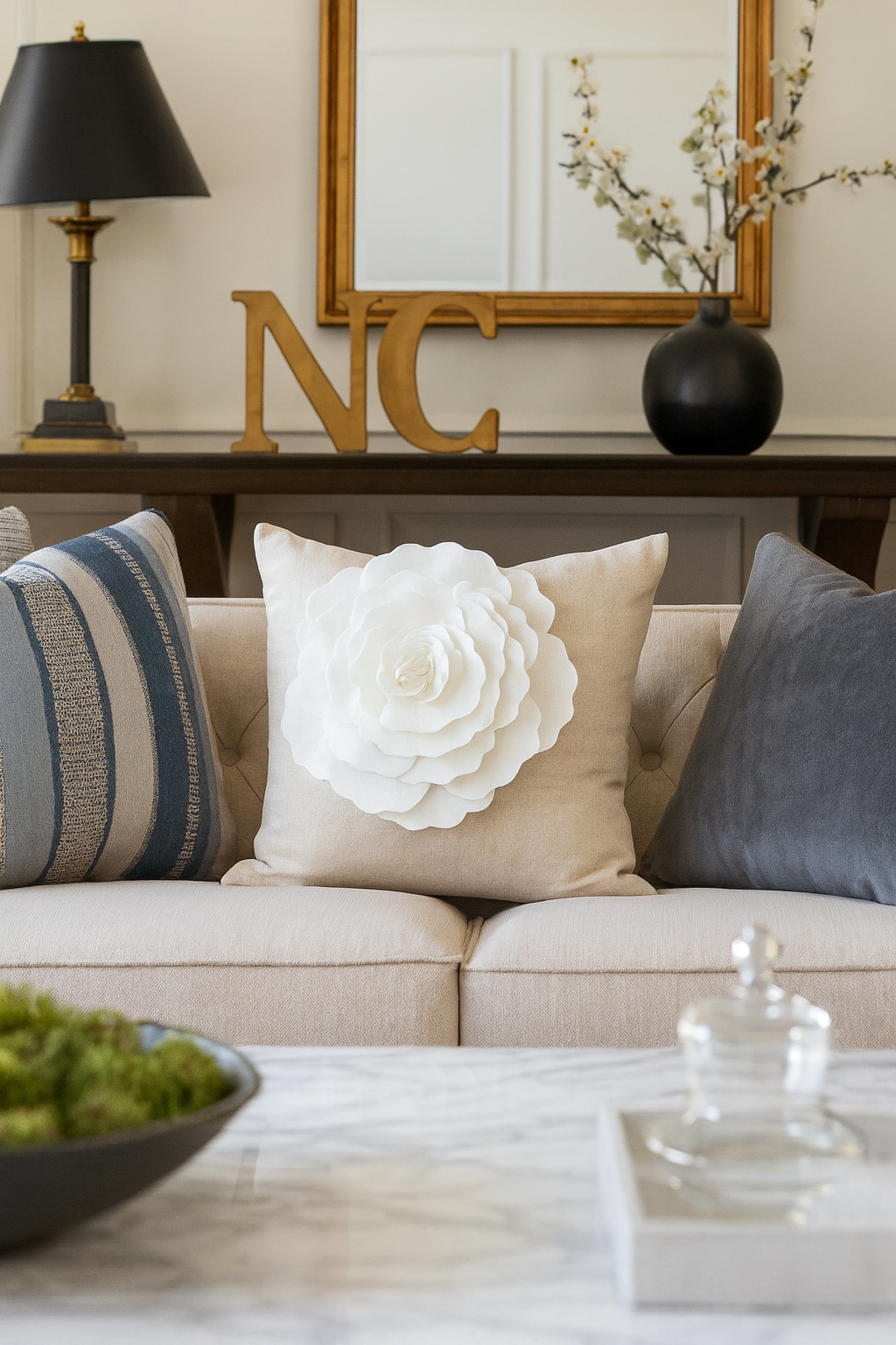 2097 - 3D Ivory Rose Linen Blend Natural18" Filled Throw Pillow