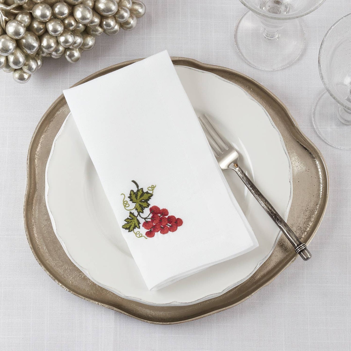 Embroidered Grapes White 20" Cloth Napkin set of 4