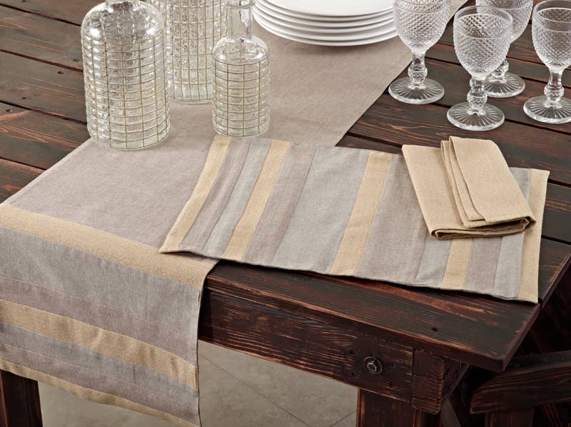 17006 - Shimmering Design Appliqué Cotton 13x19 Placemat