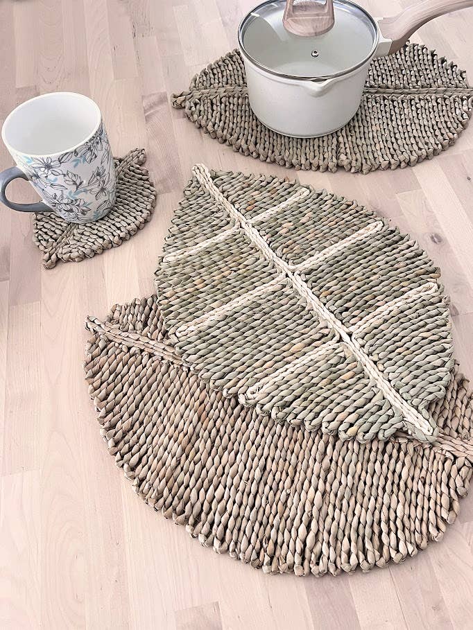 Natural Corn Husk Leaf-Shaped Placemat