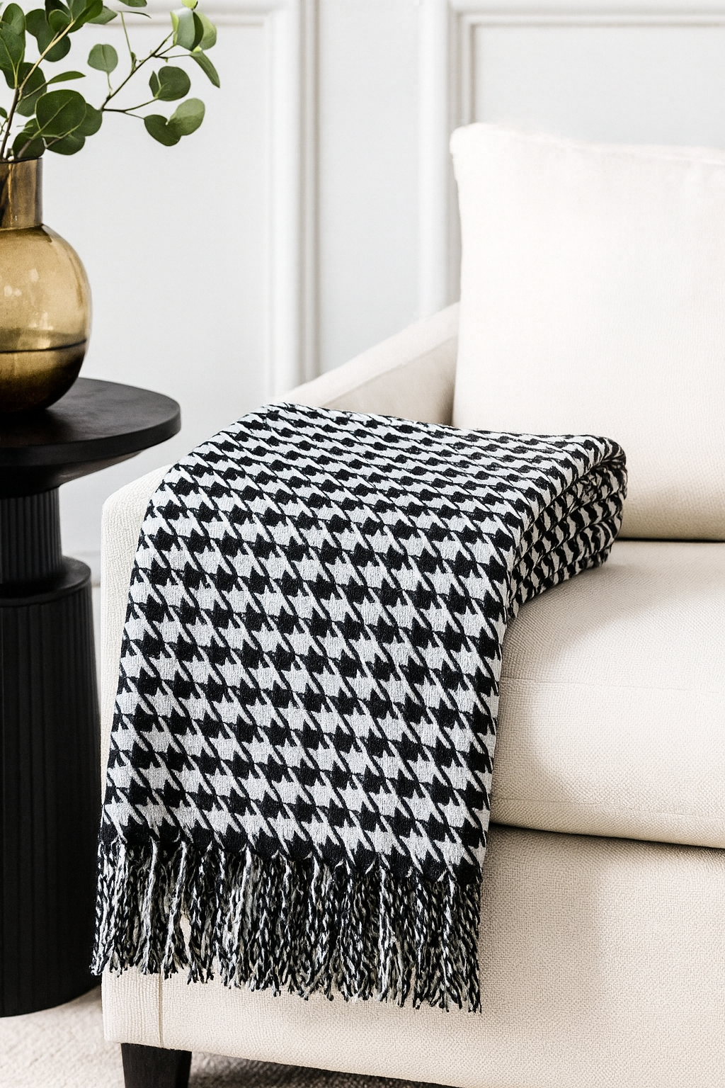 Black-White Houndstooth Fringed Throw Blanket