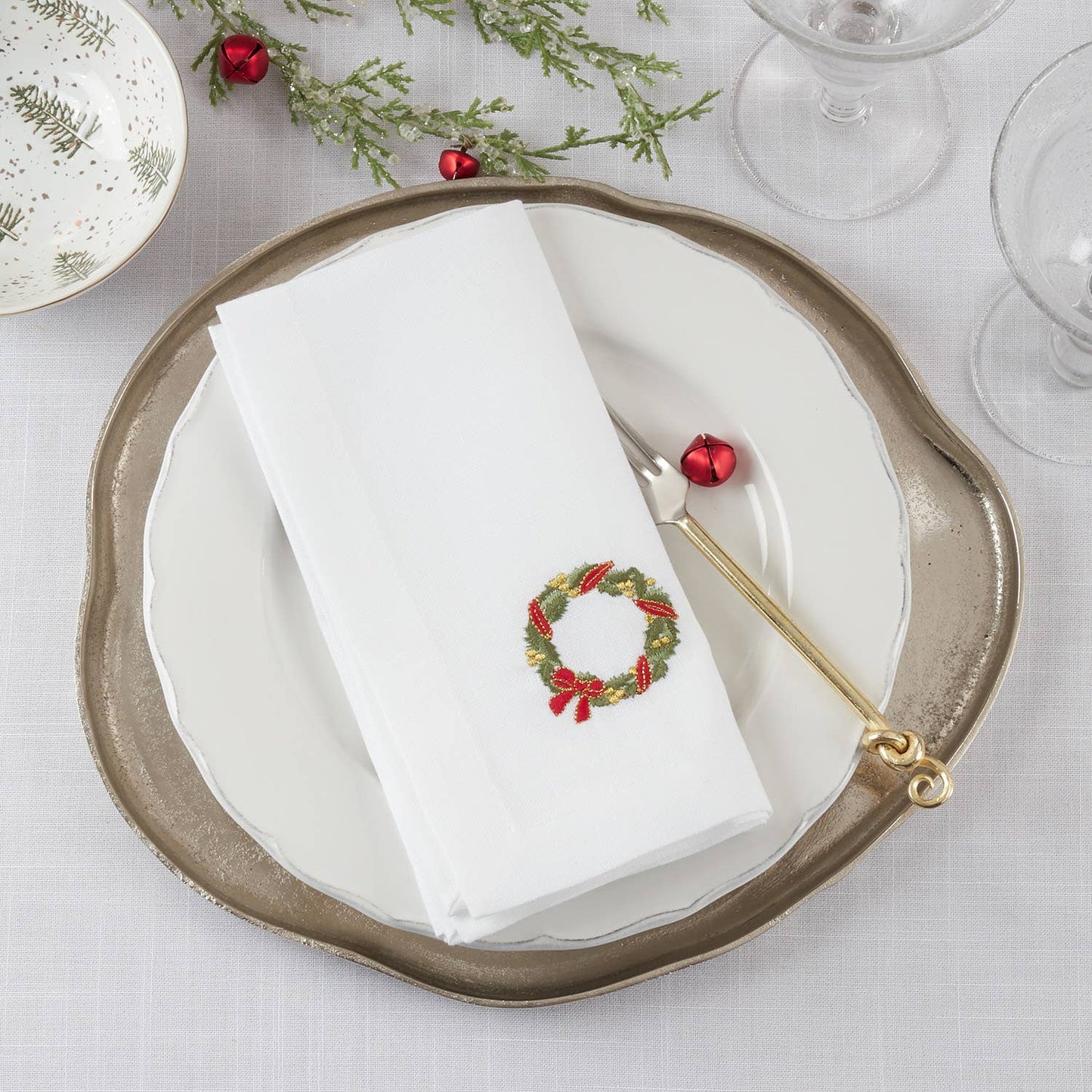Embroidered Wreath White 20" Dinner Napkin