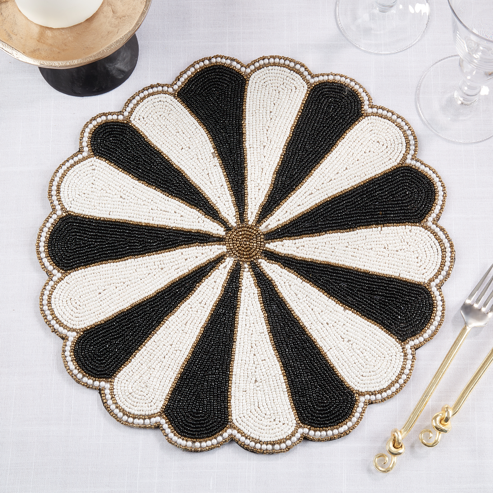 3170 - Black & White Beaded Pinwheel 14" Round Placemat