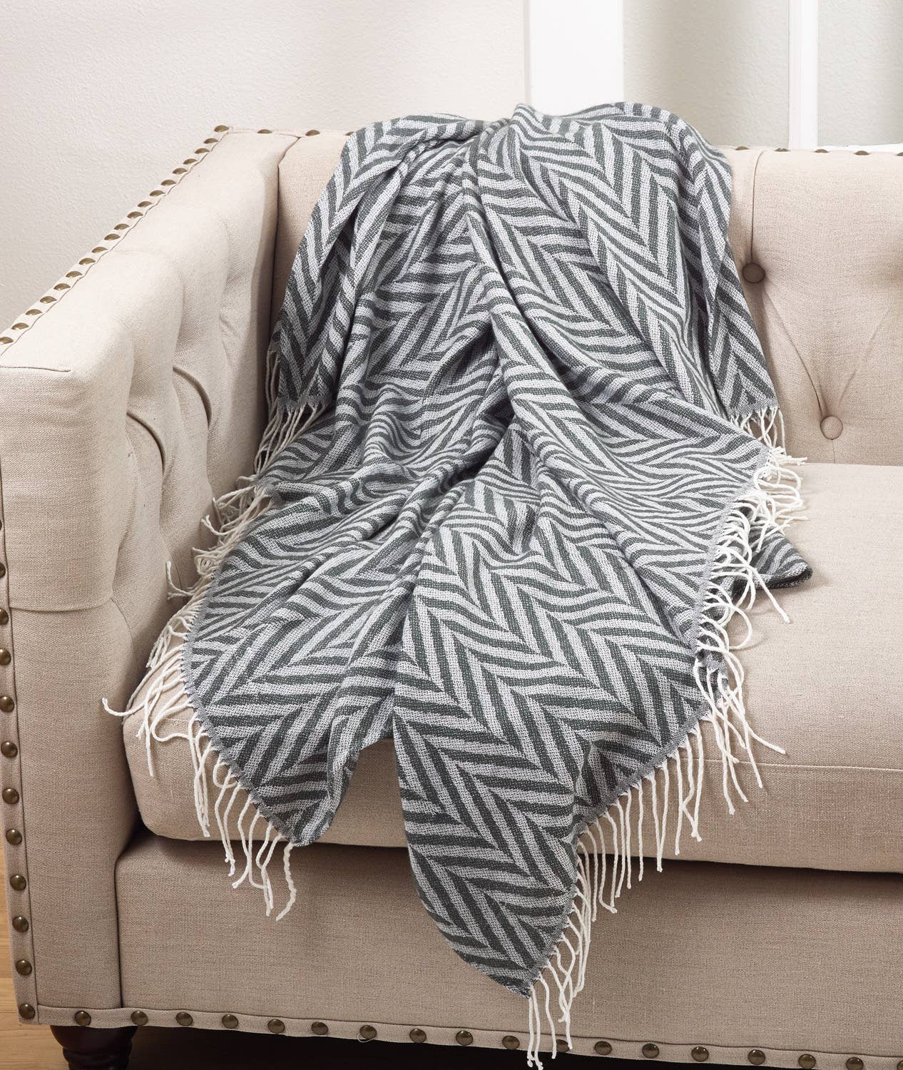 TH039 - Grey Jacquard 50"x60" Throw Blanket with Fringe