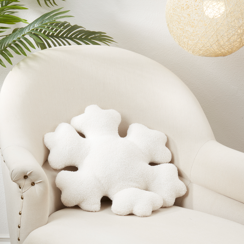 4790 - White Snowflake Filled 18" Round Throw Pillow