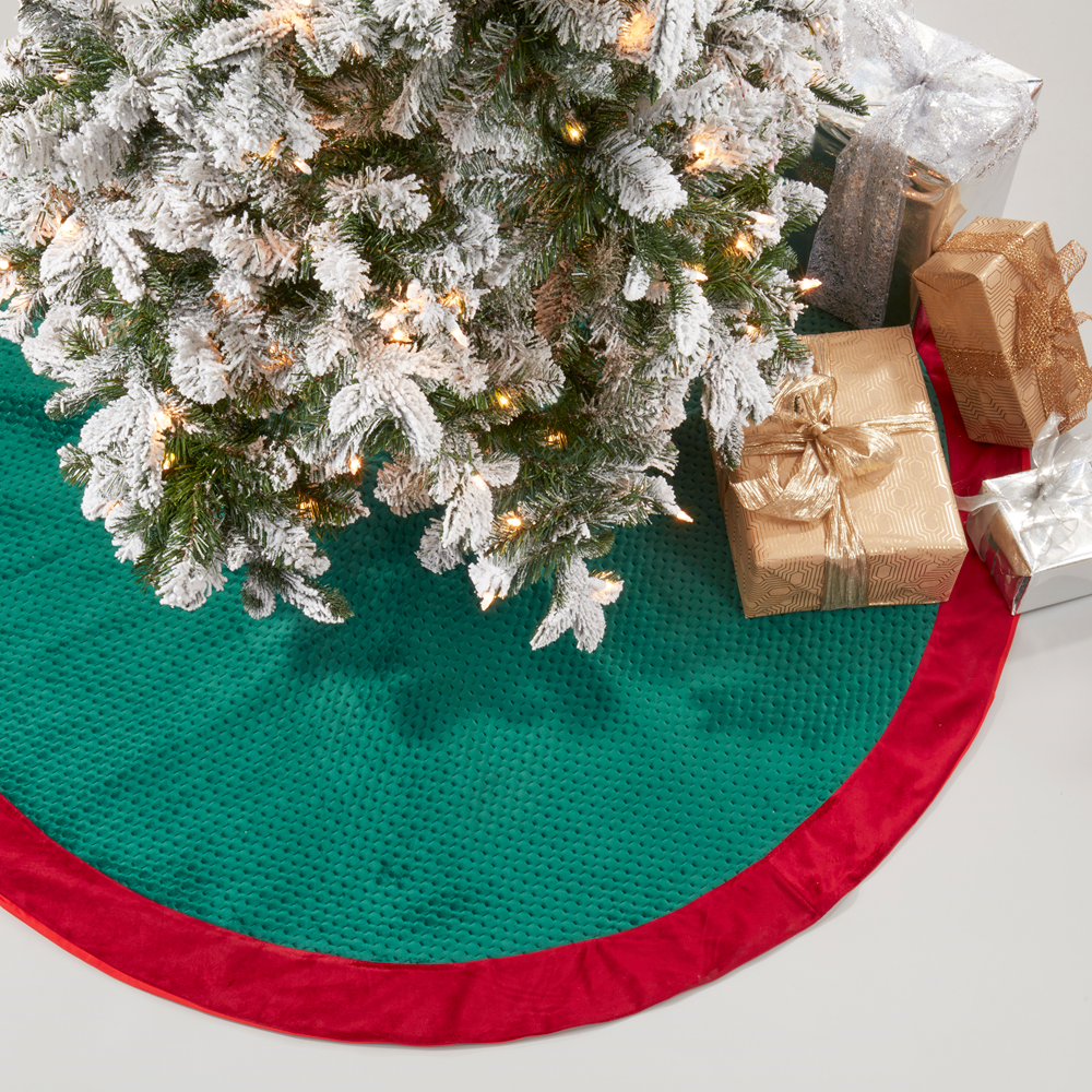 9036 - Green-Red Ultrasonic Quilted Velvet Tree Skirt