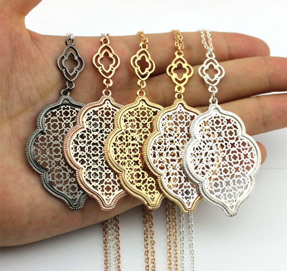 Cut-off Filigree Quatrefoil Pendant Necklace