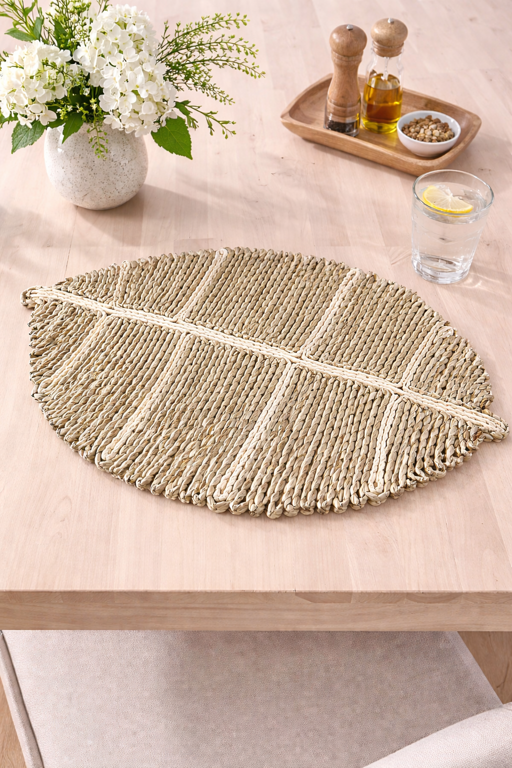 Natural Corn Husk Leaf-Shaped 13"x20" Placemat