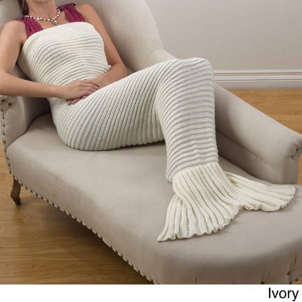 TH604 - Ivory Chunky Knit Mermaid Tail Design Throw Blanket
