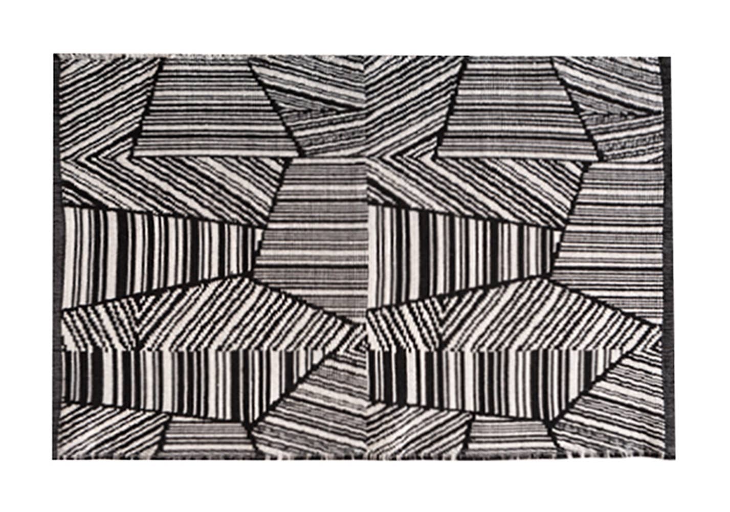 PM0025 - Geometric Design Reversible Woven Black & White Placemat