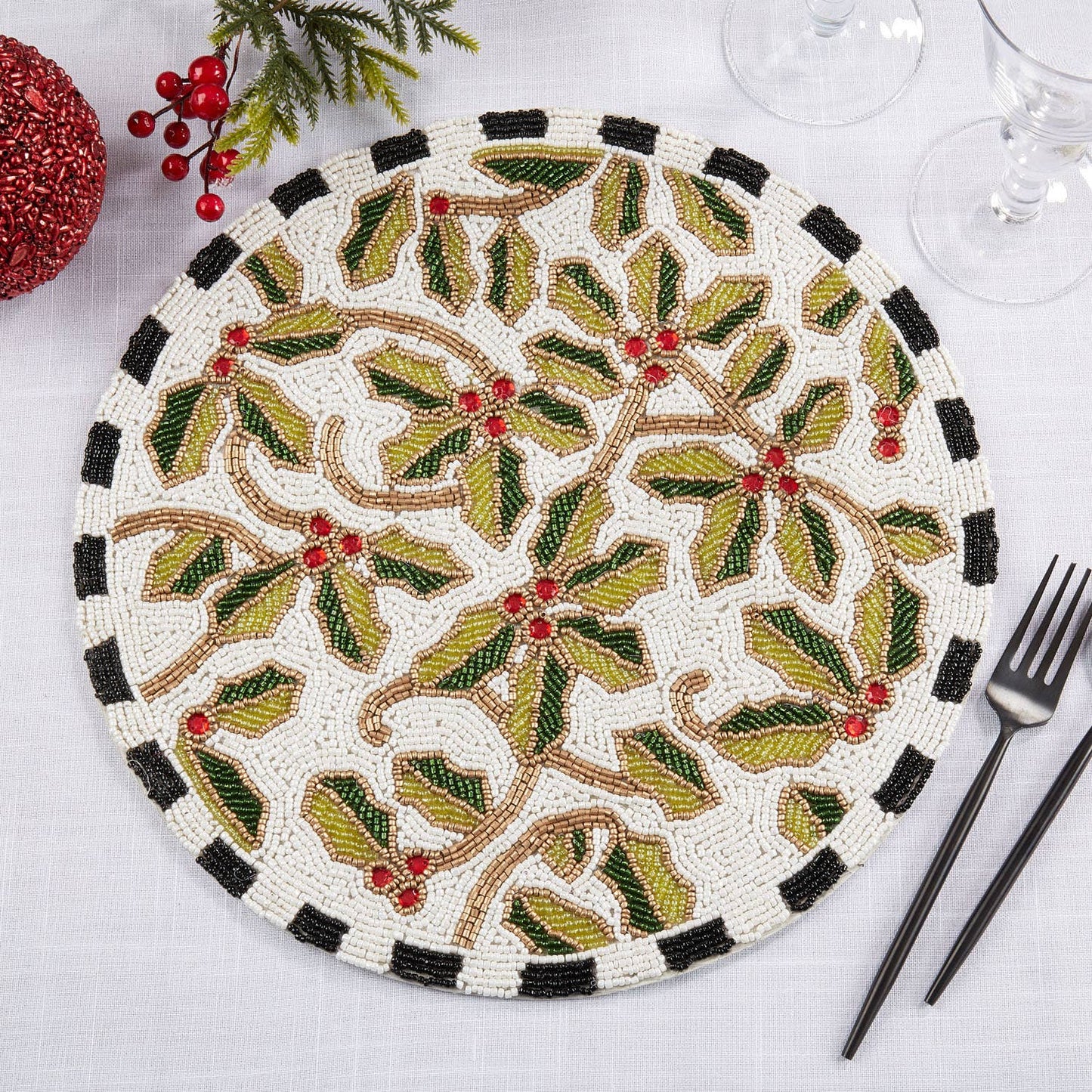 9190 - Beaded Holly Leaves 15" Round Placemat
