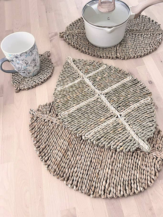 PM0042 - Natural Corn Husk Leaf-Shaped Placemat