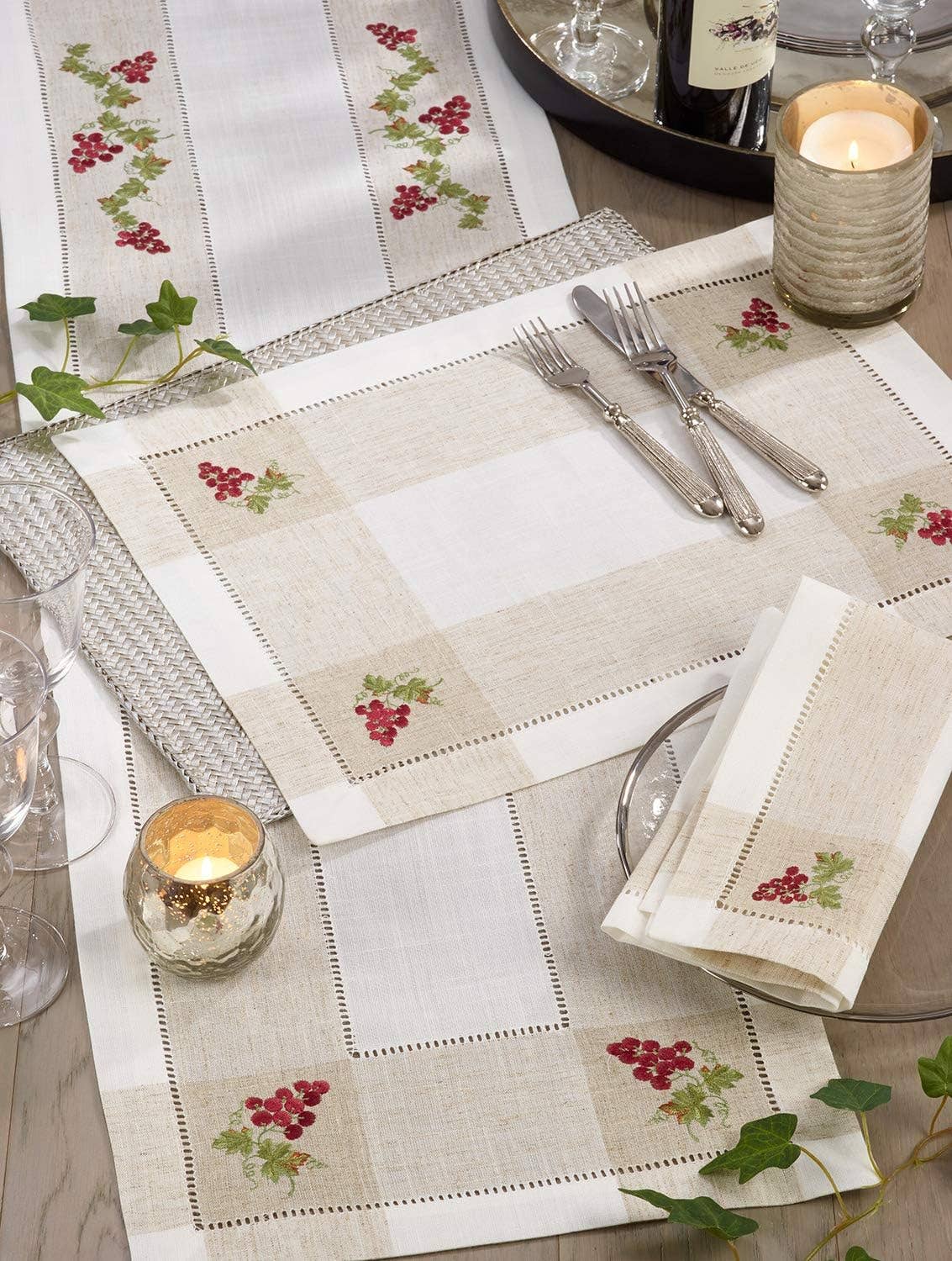 2230 - Cottage Embroidered Grapes 14"x19" Placemat